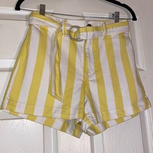Gap Women’s Yellow and White Strip Khaki High Waisted Adjustable Belt Shorts S2
